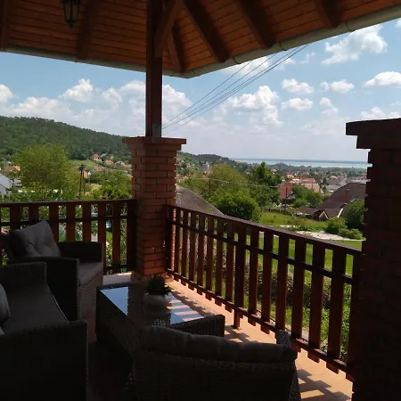 Ezuesthid Vendeghaz Ferienhaus *