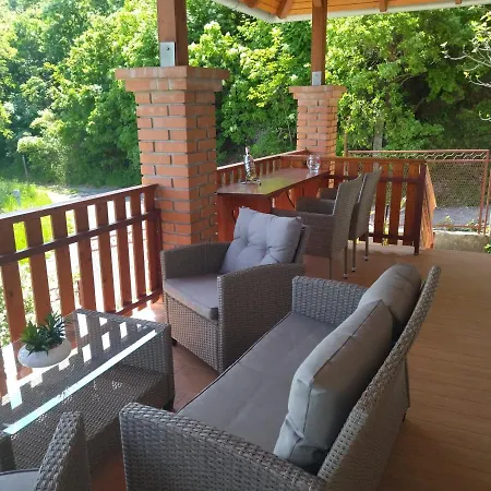 Ezuesthid Vendeghaz Ferienhaus *