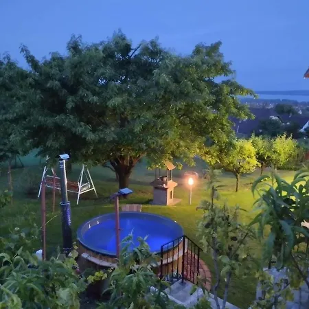 Ezüsthíd Casa de Férias Vonyarcvashegy